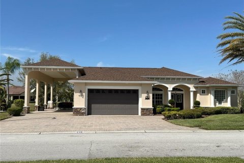 House in Polk City, Florida 4 bedrooms, 207.45 sq.m. № 1903976 - photo 1