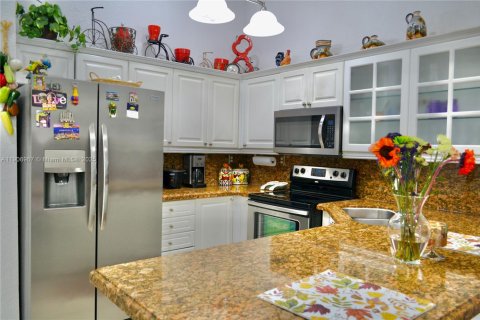 Снять в аренду таунхаус в Майами, Флорида 3 спальни, 116.31м2, № 1963602 - фото 9