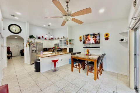 Снять в аренду таунхаус в Майами, Флорида 3 спальни, 116.31м2, № 1963602 - фото 7