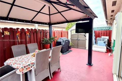 Снять в аренду таунхаус в Майами, Флорида 3 спальни, 116.31м2, № 1963602 - фото 22