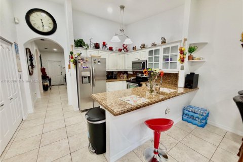 Снять в аренду таунхаус в Майами, Флорида 3 спальни, 116.31м2, № 1963602 - фото 5