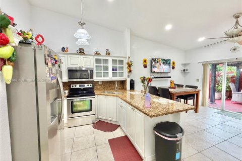 Снять в аренду таунхаус в Майами, Флорида 3 спальни, 116.31м2, № 1963602 - фото 6