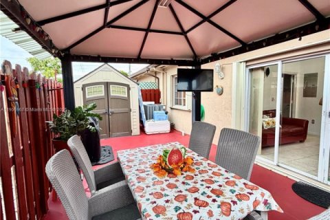 Снять в аренду таунхаус в Майами, Флорида 3 спальни, 116.31м2, № 1963602 - фото 21