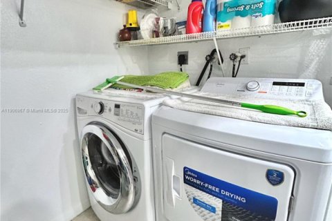 Снять в аренду таунхаус в Майами, Флорида 3 спальни, 116.31м2, № 1963602 - фото 19