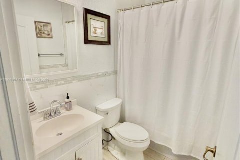 Снять в аренду таунхаус в Майами, Флорида 3 спальни, 116.31м2, № 1963602 - фото 17