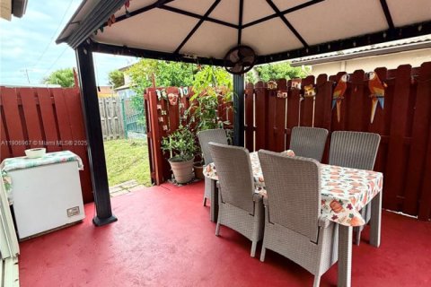 Снять в аренду таунхаус в Майами, Флорида 3 спальни, 116.31м2, № 1963602 - фото 23