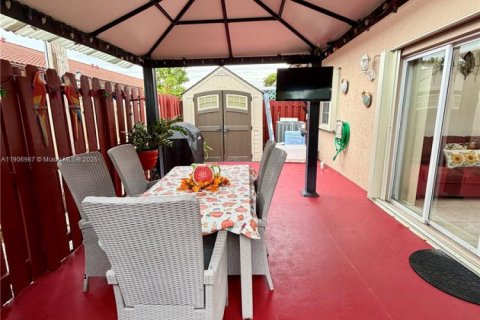 Снять в аренду таунхаус в Майами, Флорида 3 спальни, 116.31м2, № 1963602 - фото 20