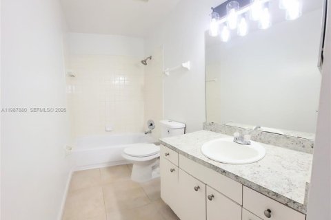 Copropriété à louer à Oakland Park, Floride: 2 chambres, 101.82 m2 № 2048762 - photo 12