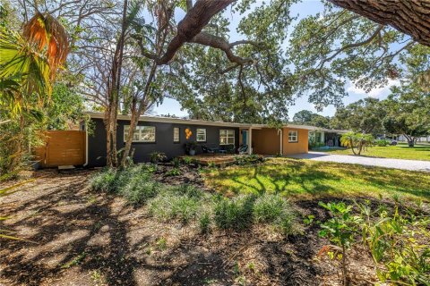 House in Dunedin, Florida 4 bedrooms, 204.38 sq.m. № 1796635 - photo 9