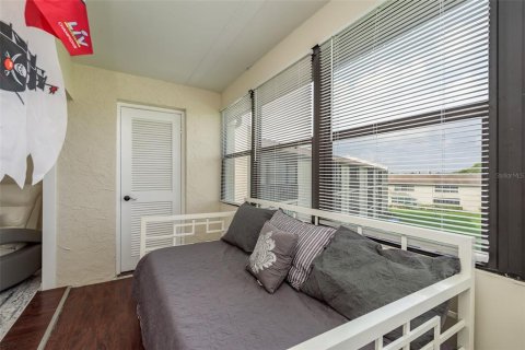 Condo in New Port Richey, Florida, 1 bedroom  № 1315246 - photo 16