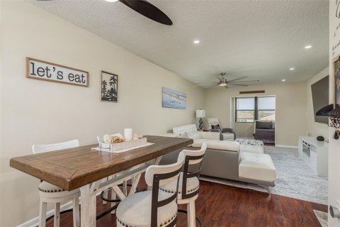 Condo in New Port Richey, Florida, 1 bedroom  № 1315246 - photo 8