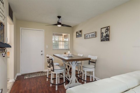 Condo in New Port Richey, Florida, 1 bedroom  № 1315246 - photo 5