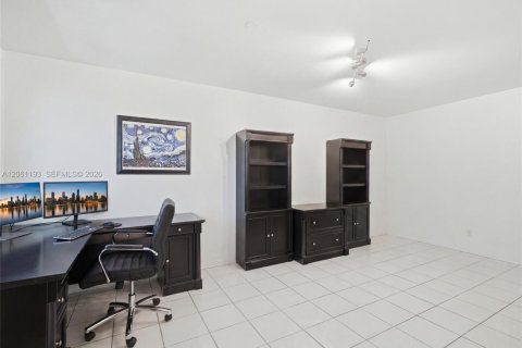 Villa ou maison à vendre à Miami, Floride: 3 chambres, 134.8 m2 № 2244084 - photo 8