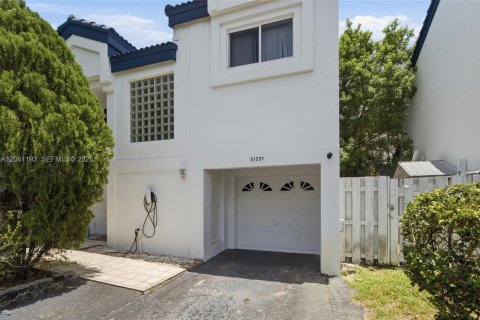 Villa ou maison à vendre à Miami, Floride: 3 chambres, 134.8 m2 № 2244084 - photo 4