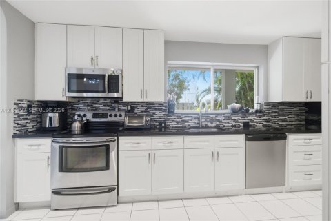 Villa ou maison à vendre à Miami, Floride: 3 chambres, 134.8 m2 № 2244084 - photo 5