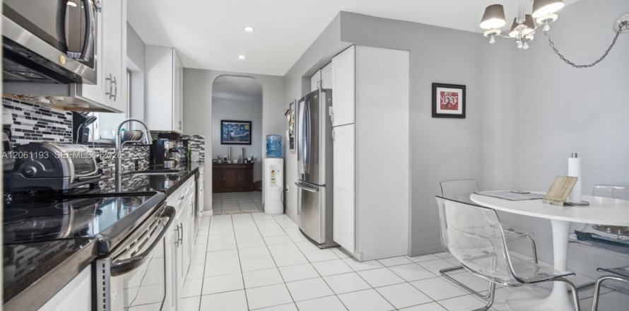 Villa ou maison à Miami, Floride 3 chambres, 134.8 m2 № 2244084