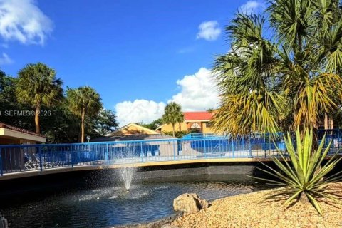 Condominio en alquiler en Miami Lakes, Florida, 2 dormitorios, 107.77 m2 № 2060977 - foto 7