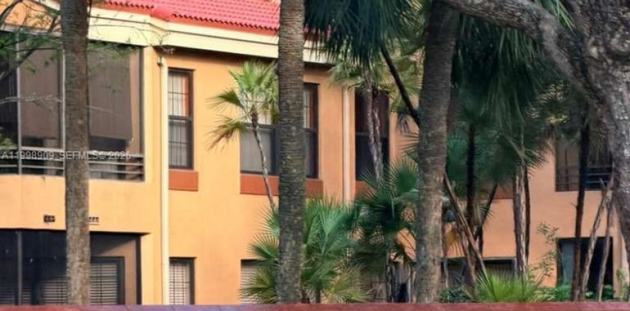 Condominio en Miami Lakes, Florida, 2 dormitorios  № 2060977