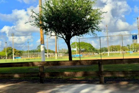 Condominio en alquiler en Miami Lakes, Florida, 2 dormitorios, 107.77 m2 № 2060977 - foto 21