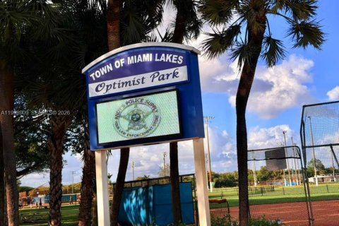 Condominio en alquiler en Miami Lakes, Florida, 2 dormitorios, 107.77 m2 № 2060977 - foto 20