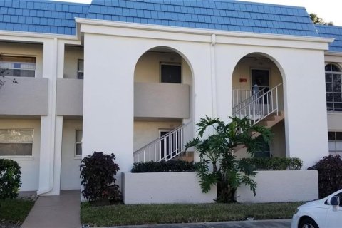 Condo in Largo, Florida, 1 bedroom  № 1658429 - photo 1