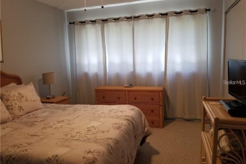Condo in Largo, Florida, 1 bedroom  № 1658429 - photo 7