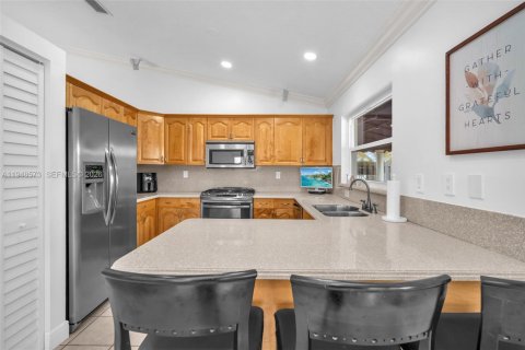 Casa en venta en Hialeah, Florida, 3 dormitorios, 163.14 m2 № 2020870 - foto 16
