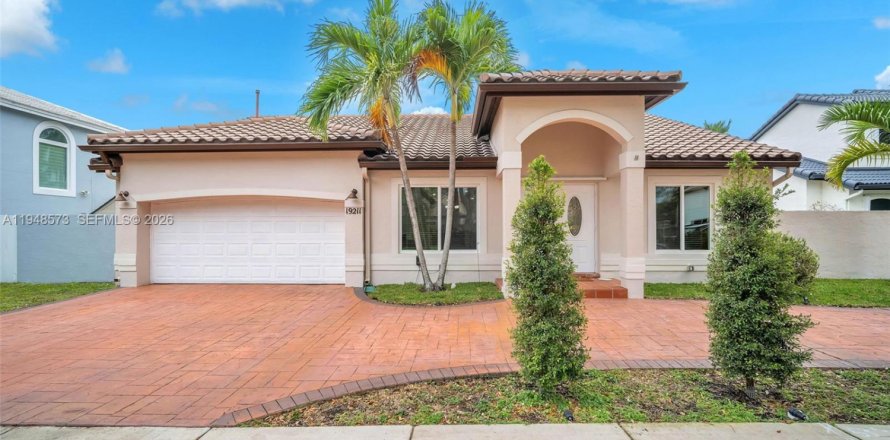 Casa en Hialeah, Florida 3 dormitorios, 163.14 m2 № 2020870