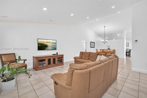 Casa en venta en Hialeah, Florida, 3 dormitorios, 163.14 m2 № 2020870 - foto 8
