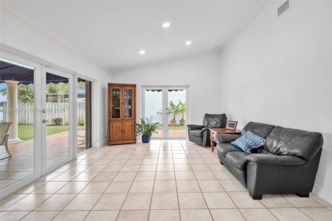 Casa en venta en Hialeah, Florida, 3 dormitorios, 163.14 m2 № 2020870 - foto 19