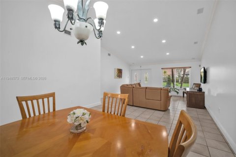 Casa en venta en Hialeah, Florida, 3 dormitorios, 163.14 m2 № 2020870 - foto 10