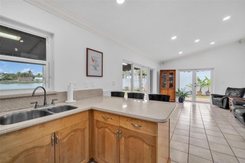 Casa en venta en Hialeah, Florida, 3 dormitorios, 163.14 m2 № 2020870 - foto 15