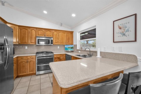 Casa en venta en Hialeah, Florida, 3 dormitorios, 163.14 m2 № 2020870 - foto 14