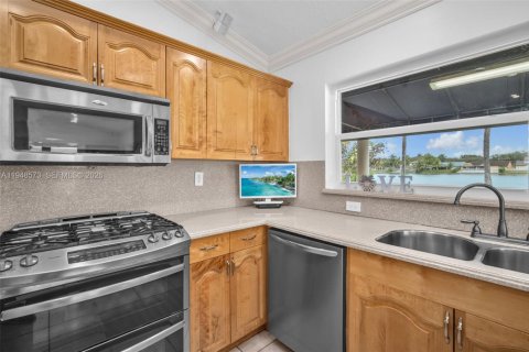 Casa en venta en Hialeah, Florida, 3 dormitorios, 163.14 m2 № 2020870 - foto 13