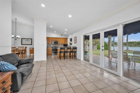 Casa en venta en Hialeah, Florida, 3 dormitorios, 163.14 m2 № 2020870 - foto 20
