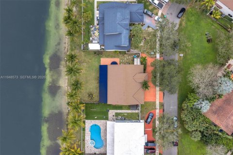 Casa en venta en Hialeah, Florida, 3 dormitorios, 163.14 m2 № 2020870 - foto 7