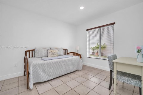 Casa en venta en Hialeah, Florida, 3 dormitorios, 163.14 m2 № 2020870 - foto 25