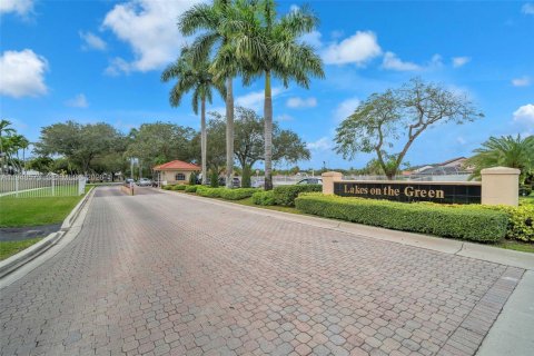 Casa en venta en Hialeah, Florida, 3 dormitorios, 163.14 m2 № 2020870 - foto 5