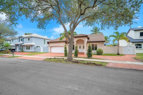 Casa en venta en Hialeah, Florida, 3 dormitorios, 163.14 m2 № 2020870 - foto 4