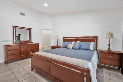 Casa en venta en Hialeah, Florida, 3 dormitorios, 163.14 m2 № 2020870 - foto 28