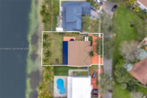 Casa en venta en Hialeah, Florida, 3 dormitorios, 163.14 m2 № 2020870 - foto 6