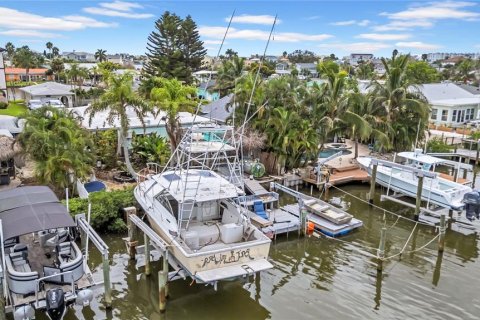 House in Redington Shores, Florida 2 bedrooms, 156.45 sq.m. № 1911880 - photo 29