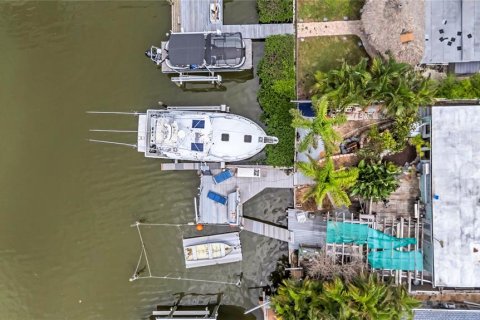 House in Redington Shores, Florida 2 bedrooms, 156.45 sq.m. № 1911880 - photo 26
