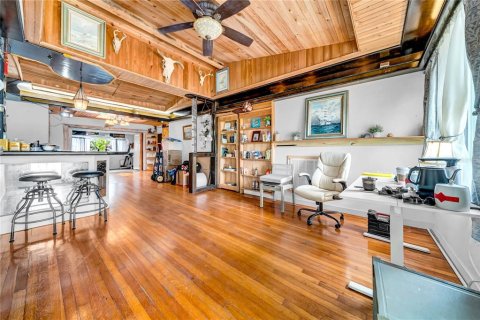 House in Redington Shores, Florida 2 bedrooms, 156.45 sq.m. № 1911880 - photo 4