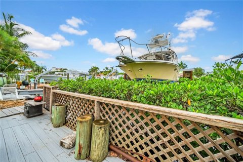 House in Redington Shores, Florida 2 bedrooms, 156.45 sq.m. № 1911880 - photo 25