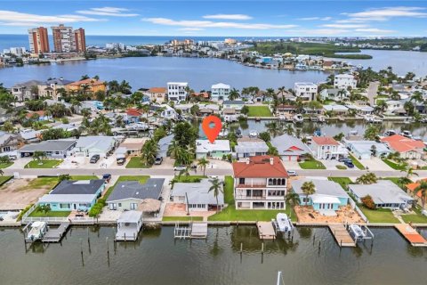 House in Redington Shores, Florida 2 bedrooms, 156.45 sq.m. № 1911880 - photo 30