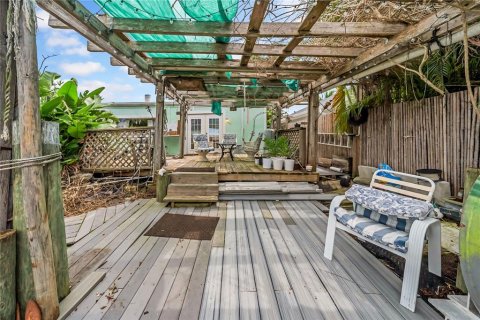 House in Redington Shores, Florida 2 bedrooms, 156.45 sq.m. № 1911880 - photo 27