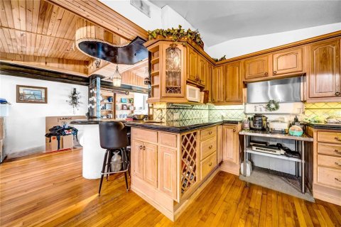 House in Redington Shores, Florida 2 bedrooms, 156.45 sq.m. № 1911880 - photo 11