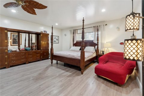 House in Miami, Florida 5 bedrooms, 287.44 sq.m. № 1817111 - photo 14