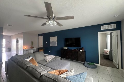 Villa ou maison à vendre à Poinciana, Floride: 4 chambres, 174.1 m2 № 2437270 - photo 16